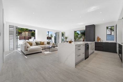 Photo of property in 25 Compass Way, Half Moon Bay, Auckland, 2012
