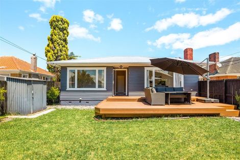 Photo of property in 16 Taikata Road, Te Atatu Peninsula, Auckland, 0610