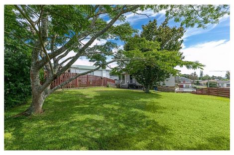 Photo of property in 17 Divich Avenue, Te Atatu South, Auckland, 0610