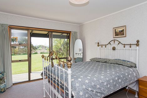 Photo of property in 52 Saddler Road, Muriwai, Gisborne, 4072