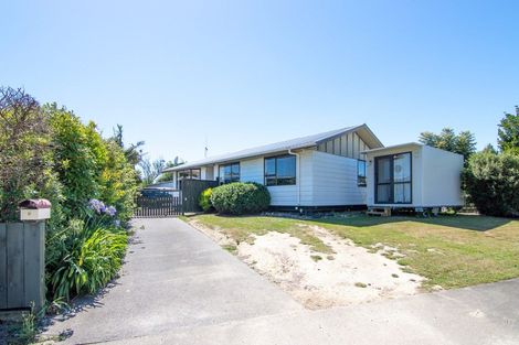 Photo of property in 8 Newton Place, Westbrook, Palmerston North, 4412