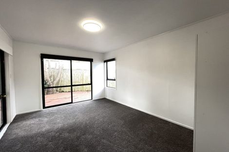 Photo of property in 81 Totaravale Drive, Totara Vale, Auckland, 0629