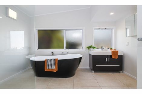 Photo of property in 3 Tirita Street, Kawaha Point, Rotorua, 3010