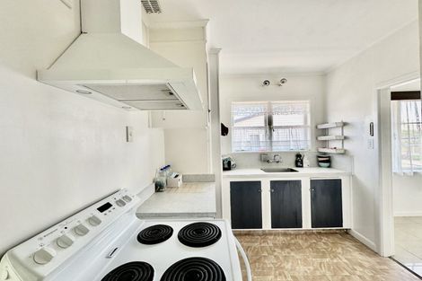 Photo of property in 15 Seddon Avenue, Papatoetoe, Auckland, 2104