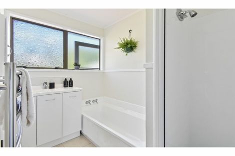 Photo of property in 27 Aronia Way, Goodwood Heights, Auckland, 2105