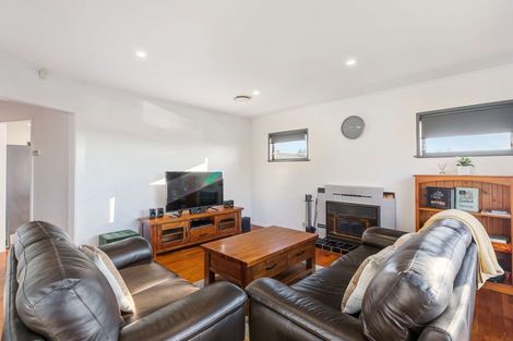 Photo of property in 20 Kirby Street, Glendene, Auckland, 0602