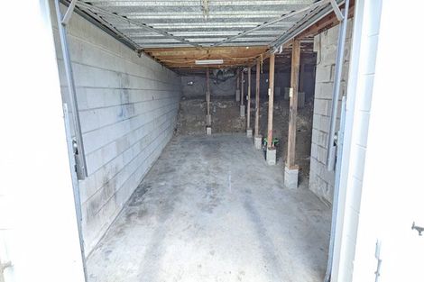 Photo of property in 3/2 Longbill Place, Glendene, Auckland, 0602