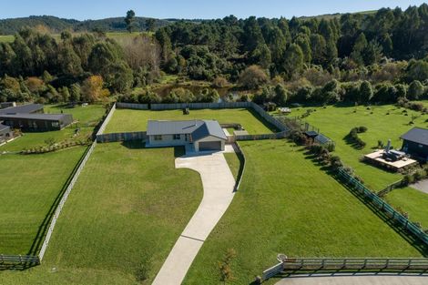 Photo of property in 6 Kanuka Grove, Kinloch, Taupo, 3377