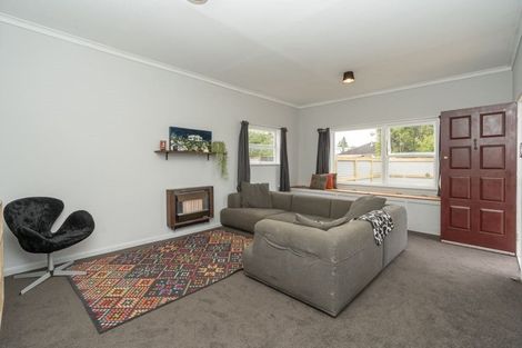 Photo of property in 35 Oxford Street, Fairfield, Hamilton, 3214