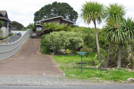 Photo of property in 75 The Terrace, Herald Island, Auckland, 0618