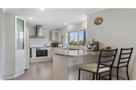 Photo of property in 8a Grassways Avenue, Pakuranga, Auckland, 2010