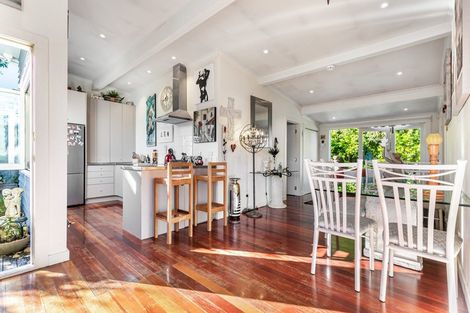 Photo of property in 1/10 Marsh Avenue, Forrest Hill, Auckland, 0620