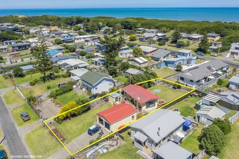 Photo of property in 12 Rangitane Street, Himatangi Beach, Foxton, 4891