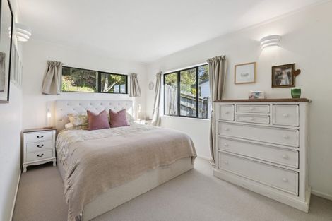 Photo of property in 10 Emery Grove, Bayview, Auckland, 0629