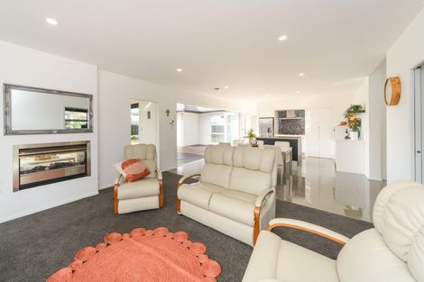 Photo of property in 175 Pacific Drive, Fitzherbert, Palmerston North, 4410