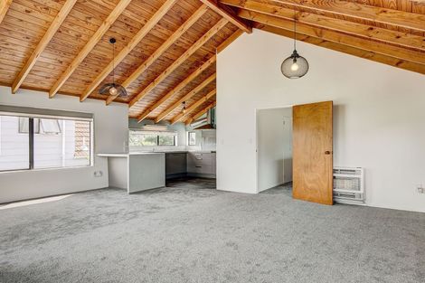 Photo of property in 2/13 Mana Esplanade, Paremata, Porirua, 5026