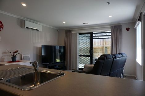 Photo of property in 2/144 Forest Lake Road, Forest Lake, Hamilton, 3200