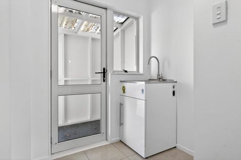 Photo of property in 10 Wairua Place, Pukekohe, 2120