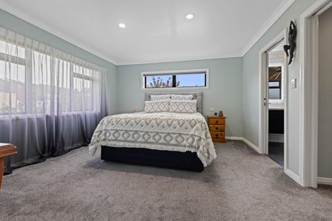 Photo of property in 34 Kinder Street, Acacia Bay, Taupo, 3330