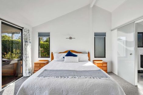 Photo of property in 37 Hikanui Drive, Havelock North, 4130