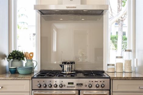 Photo of property in 18 Vauxhall Road, Devonport, Auckland, 0624