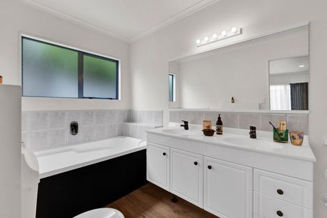 Photo of property in 15a Bulteel Street, New Plymouth, 4310