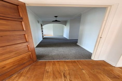 Photo of property in 77 Tahapa Crescent, Meadowbank, Auckland, 1072