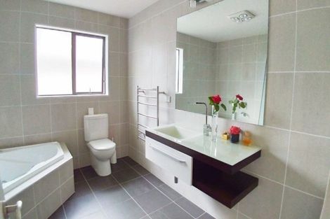 Photo of property in 17 Zara Court, Windsor Park, Auckland, 0632