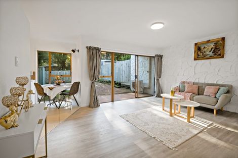 Photo of property in 3/550 Glenfield Road, Glenfield, Auckland, 0629