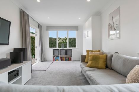 Photo of property in 19 Swan Crescent, Pakuranga, Auckland, 2010