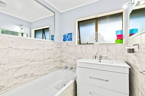 Photo of property in 2/160 Stapleford Crescent, Browns Bay, Auckland, 0630