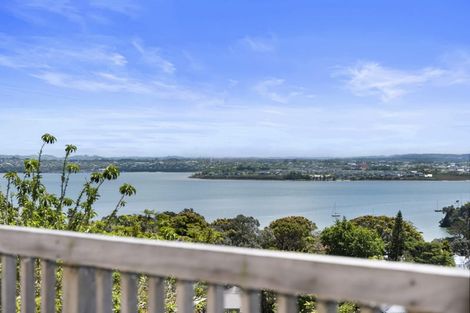 Photo of property in 53 Island Bay Road, Beach Haven, Auckland, 0626