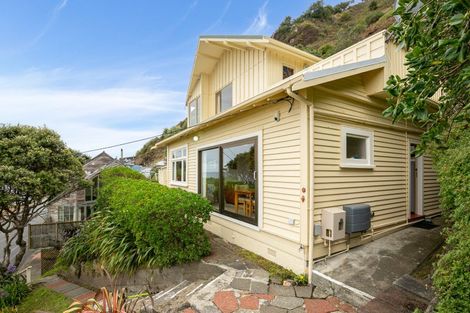 Photo of property in 140 The Esplanade, Houghton Bay, Wellington, 6023