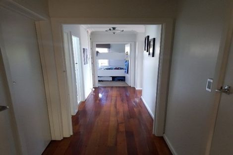 Photo of property in 37 Edmonton Road, Henderson, Auckland, 0612