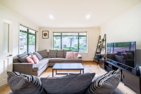 Photo of property in 32 Woodridge Avenue, Northcross, Auckland, 0630