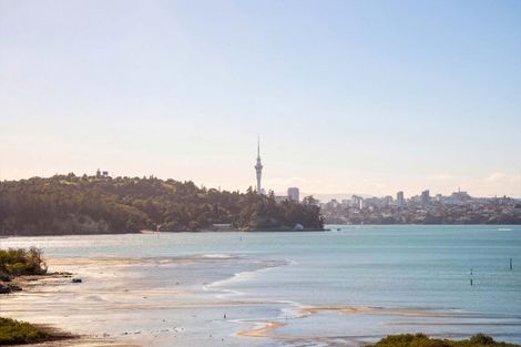 Photo of property in 16 Oakpark Place, West Harbour, Auckland, 0618
