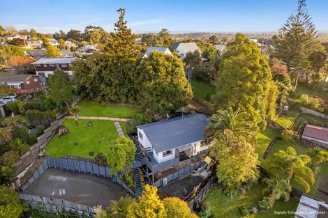 Photo of property in 11 Beaudine Avenue, Glenfield, Auckland, 0629