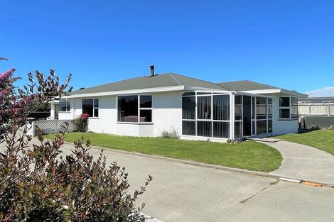 Photo of property in 19 Timaru Road, Waimate, 7924