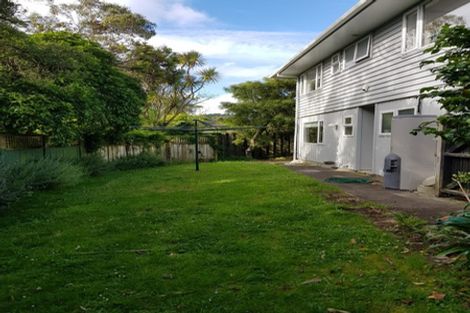 Photo of property in 139 Taylor Terrace, Tawa, Wellington, 5028