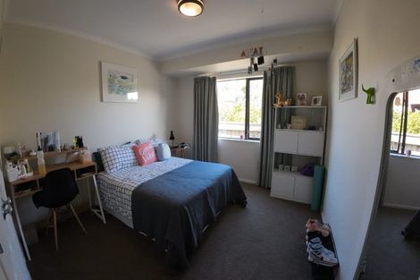 Photo of property in 5 Waimanu Bay Drive, Te Atatu Peninsula, Auckland, 0610
