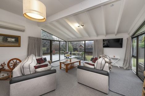 Photo of property in 152 Beacon Point Road, Wanaka, 9305