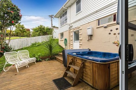 Photo of property in 23 Hanlon Crescent, Narrow Neck, Auckland, 0624