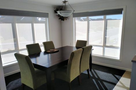 Photo of property in 2 Sovereign Isle Lane, Rototuna, Hamilton, 3210