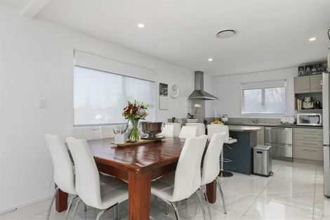 Photo of property in 19 Laurina Road, Sunnynook, Auckland, 0620