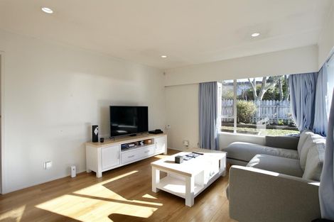 Photo of property in 1/48 Mirrabooka Avenue, Botany Downs, Auckland, 2010