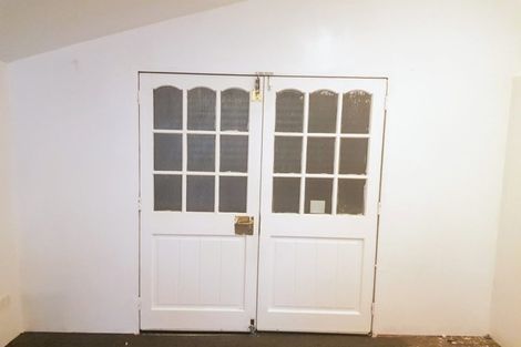 Photo of property in 16 Albert Road, Kelston, Auckland, 0602