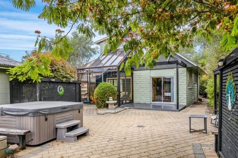 Photo of property in 21 Crofton Road, Harewood, Christchurch, 8051