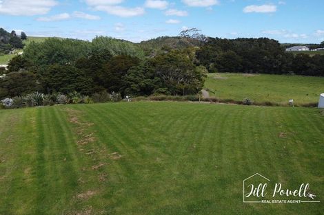 Photo of property in 17 Manaaki Circle, Paparoa, 0571