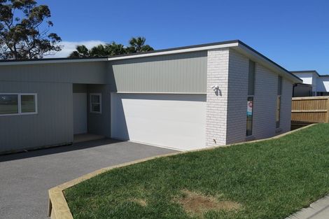 Photo of property in 7 Washingtonia Way, Omokoroa, 3114