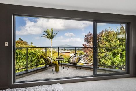 Photo of property in 32a Knights Road, Rothesay Bay, Auckland, 0630